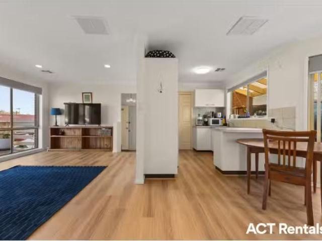 Nice 3 BR 12/23 Chave Street, Holt Apartment for rent Listed.