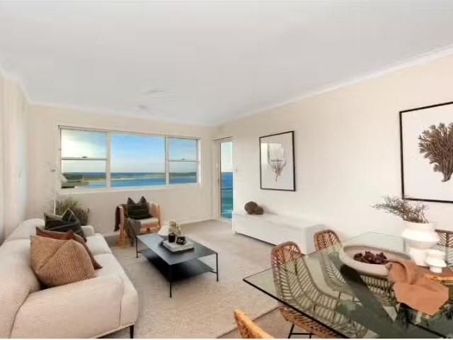 Nice 3 BR 12/34 Monash Parade, DEE WHY Apartment for rent Lis.