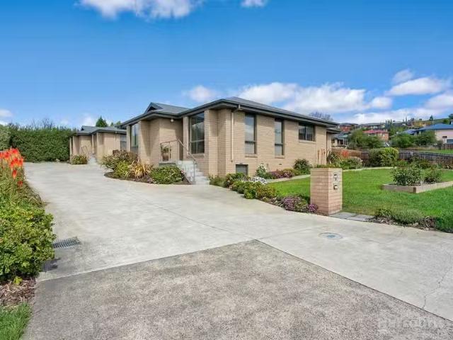 Just in! 3 BR 1/25 Baltonsborough Road, AUSTINS FERRY, TAS 701.