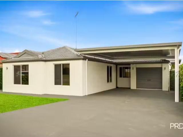 Unique 3 BR 12 Winna Pl, Glenmore Park House for rent Listed.