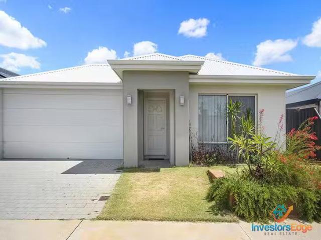 Cozy 3 BR 12 Claymore Place, Piara Waters, WA 6112