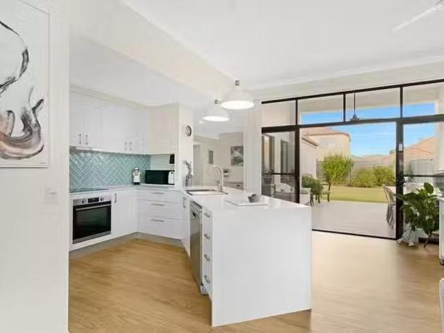 Unique 3 BR 12 Grenada Court, Varsity Lakes, QLD 4227