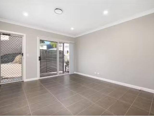 Deal! 3 BR 13/6 Cathie Road, Port Macquarie Townhouse for rent.