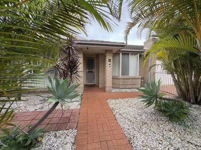 Cozy 3 BR 1/415 Ocean Beach Road, Umina Beach Apartment for re.