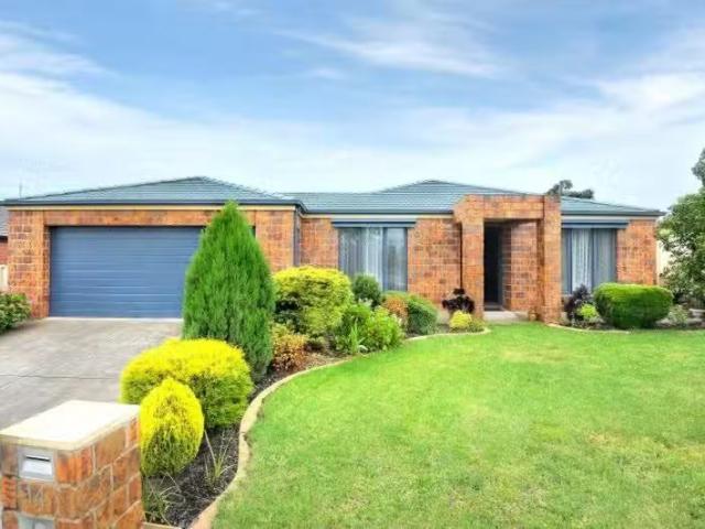 Charming 3 BR 14 Patricia Court, Invermay Park VIC 3350 Hous.