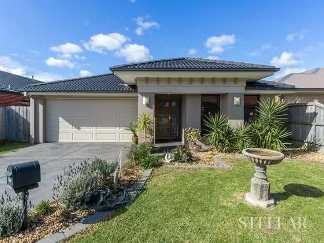 Deal! 3 BR 14 Starlight Rise, Cranbourne East, VIC 3977
