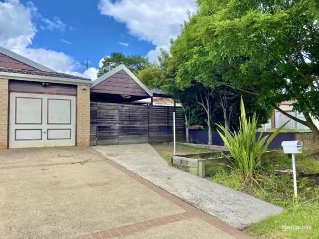 Deal! 3 BR 15B Valentine Place, Rosemeadow Apartment for rent.