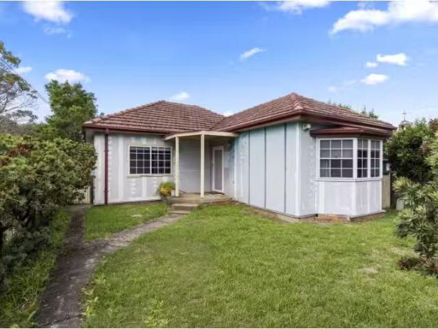 Nice 3 BR 162 Bath Road, Kirrawee House for rent Listed by Te.