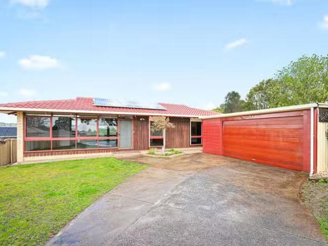 Deal! 3 BR 18 Fartch Street, Mount Gambier, SA 5290