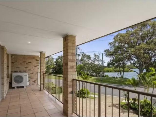 Cozy 3 BR 1/90 Dry Dock Road, Tweed Heads South Townhouse for.