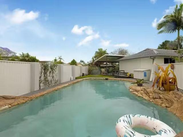 Deal! 3 BR 19 Wayfarer Avenue, MERMAID WATERS, QLD 4218 Hous.