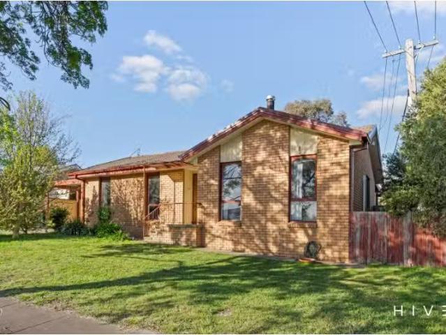 Cheap 3 BR 19 Balamara Street, Giralang House for rent Listed.