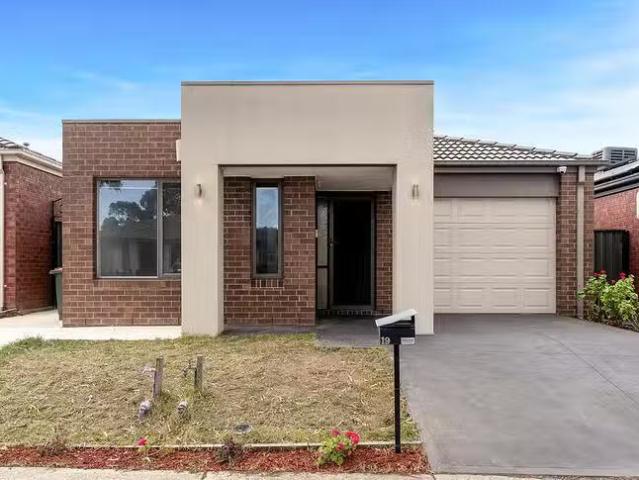 Unique 3 BR 19 Eminence Way, Craigieburn, VIC 3064