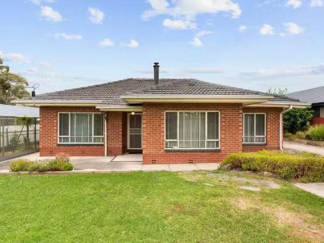 Deal! 3 BR 19 Honey Suckle Drive, HOPE VALLEY, SA 5090 House.