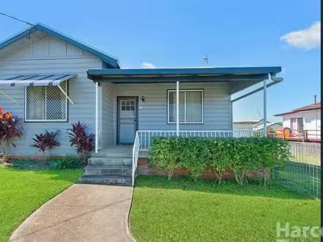 Cozy 3 BR 19 Lachlan Street, South Kempsey, NSW 2440 House f.