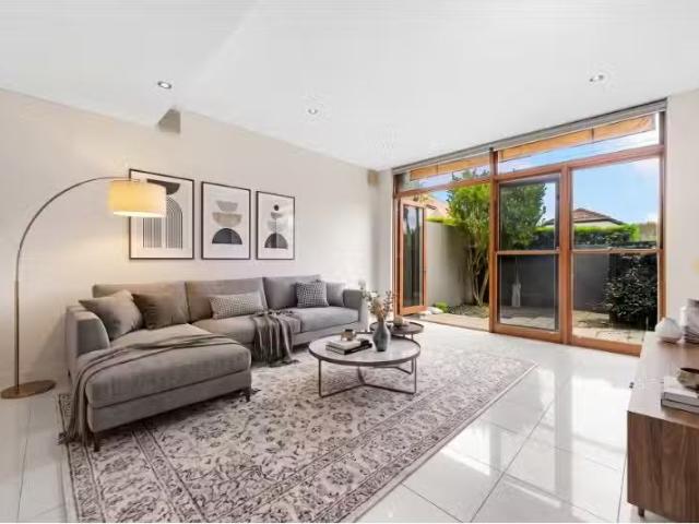 Deal! 3 BR 19 Sutherland Lane, Cremorne Townhouse for rent Li.