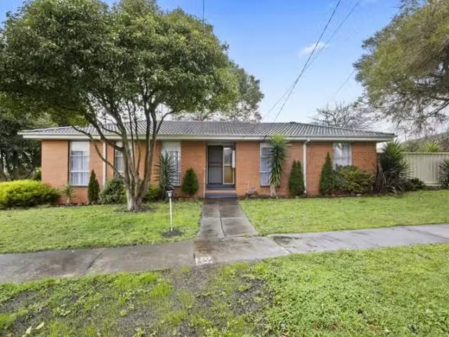 Deal! 3 BR 1 Nanta Ct, Sebastopol VIC 3356 House For Lease
