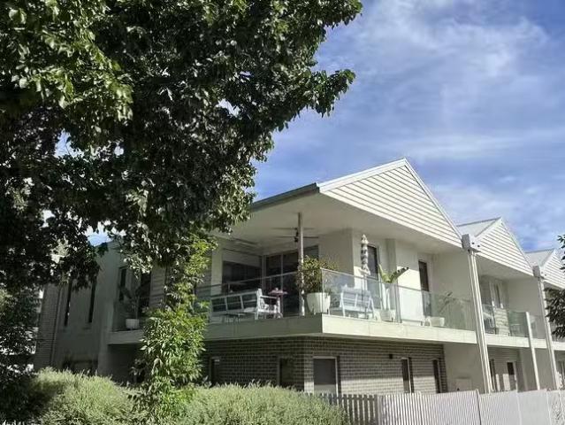 Charming 3 BR 1 Carnegie Way, Bendigo, VIC 3550