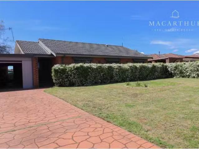 Deal! 3 BR 1 Jasmin Crescent, Lake Albert House for rent List.