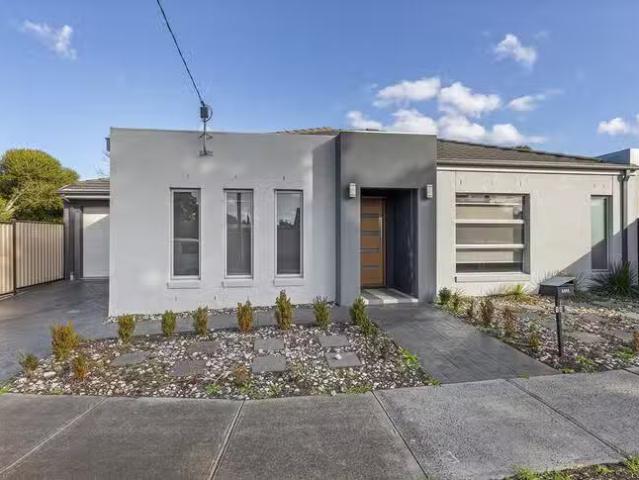 Deal! 3 BR 1A Anora Court, Keilor Downs, VIC 3038