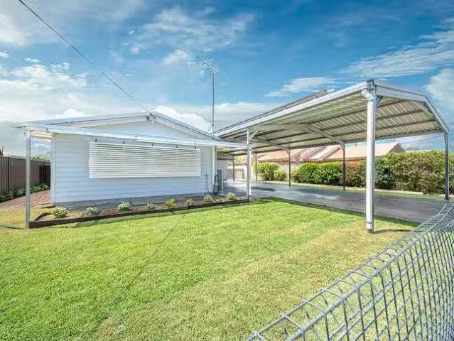 Nice 3 BR 1B Batts Place, Emerald, QLD 4720