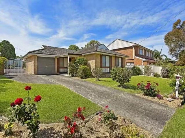 Cozy 3 BR 23 Coorabin Street, Gorokan House for rent Listed b.