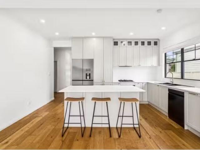 Cheap 3 BR 23 Old Kent Road, Greenacre House for rent Listed.