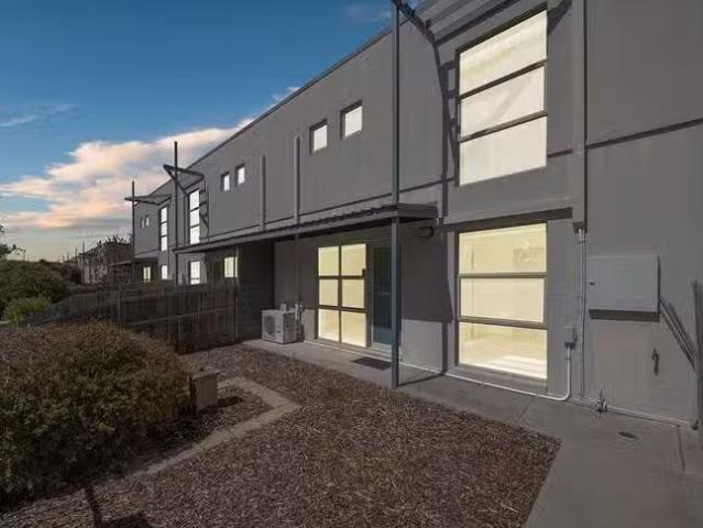 Cheap 3 BR 206 Anthony Rolfe Avenue, Gungahlin, ACT 2912