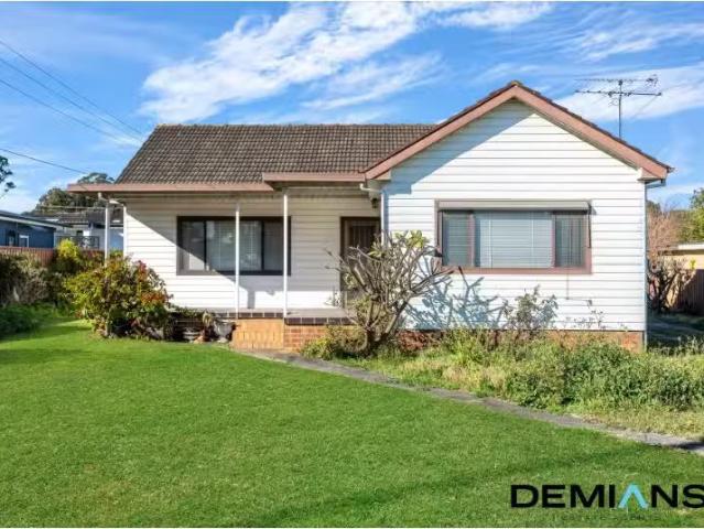 For Rent! 3 BR 208 Nuwarra Road, Moorebank House for rent Lis.