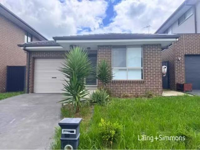 Rental! 3 BR 20 Tatham Rd, Colebee House for rent Listed by F.