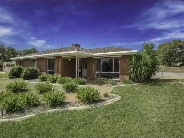 Cheap 3 BR 20 Hickory Street, THURGOONA House for rent Listed.