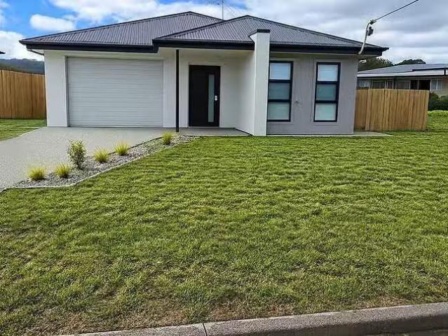 Cozy 3 BR 20 Luckman Place, Rokeby, TAS 7019