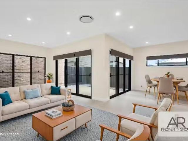 Cheap 3 BR 2/100 Shellharbour Road, Warilla Townhouse for rent.