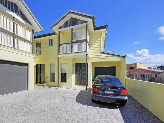 Charming 3 BR 2/11 O'Connell Street, WEST END, QLD 4101 Hous.