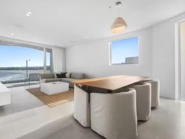 Rental! 3 BR 2/130A Marine Parade, Maroubra Apartment for rent.