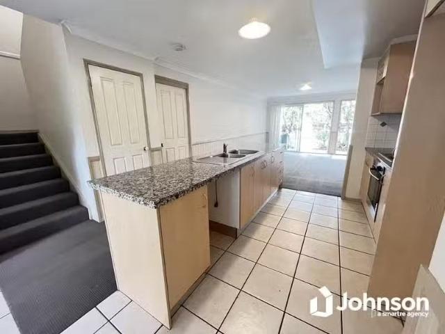 For Rent! 3 BR 2/14 Redfern Street, Morningside Townhouse for.