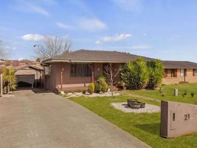 Cheap 3 BR 21 Trumper Place, Windradyne, NSW 2795