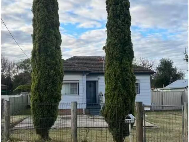 For Rent! 3 BR 226 Mortimer Street, Mudgee House for rent Lis.