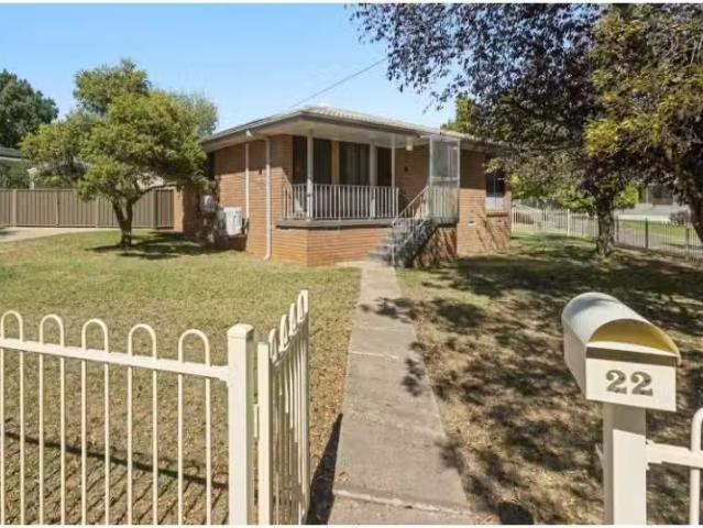 Deal! 3 BR 22 Amaroo Crescent, ORANGE House for rent Listed b.