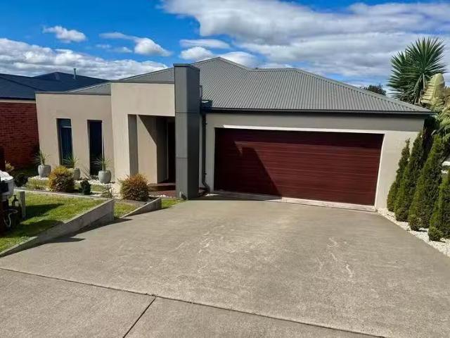 Deal! 3 BR 2/2 Mcclure Court, Traralgon, VIC 3844