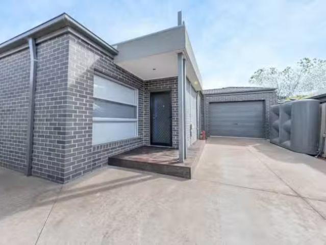 Deal! 3 BR 2/33 Kayla Way, Kurunjang, VIC 3337