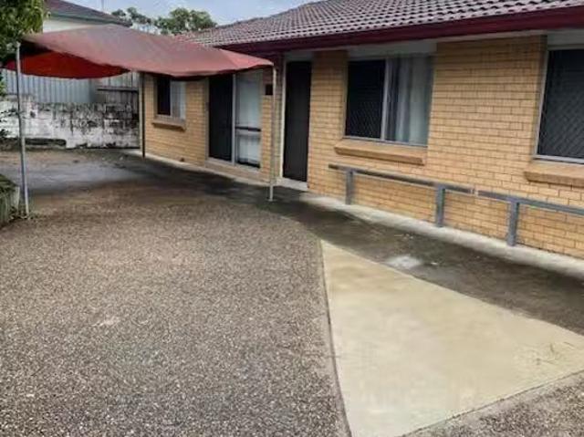 For Rent! 3 BR 27 Alice St Street, Kingston, QLD 4114