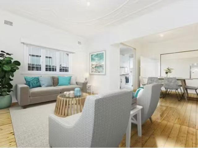 Deal! 3 BR 27 Midelton Avenue, NORTH BONDI Townhouse for rent.