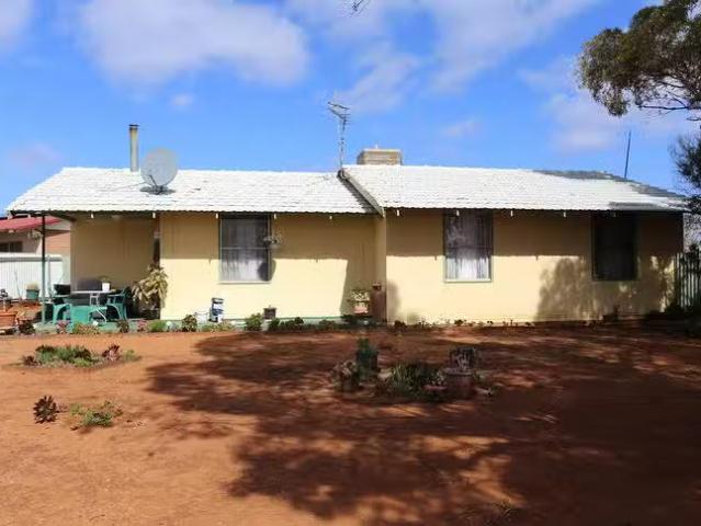 Deal! 3 BR 27 Pittosporum Street, Kambalda West, WA 6442