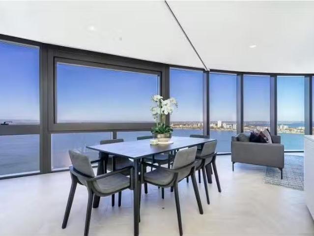 Cheap 3 BR 2401/11 Barrack Square, PERTH Apartment for rent L.