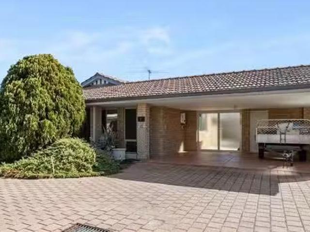 Nice 3 BR 2/46 Tribute Street West, Shelley, WA 6148
