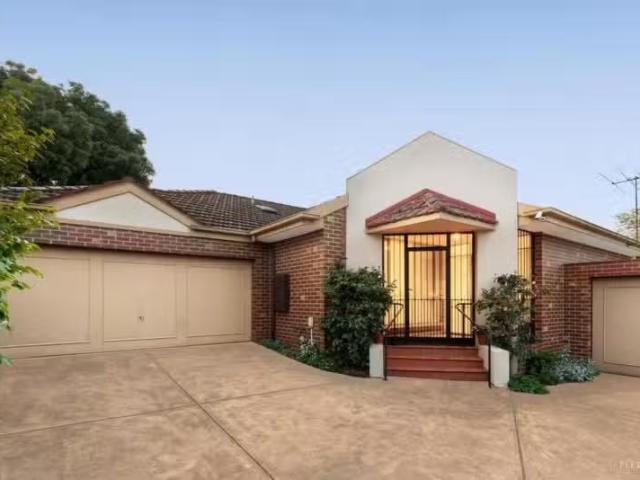 Unique 3 BR 2/48 Corhampton Road, Balwyn North VIC 3104 Unit.