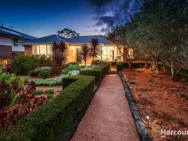 Rental! 3 BR 24 Bunnett Road, KNOXFIELD, VIC 3180 House for.