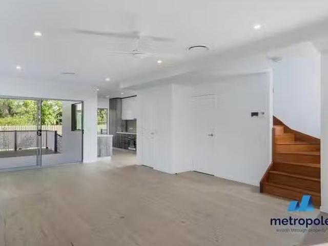 Charming 3 BR 2/58 Denman Street, Greenslopes, QLD 4120