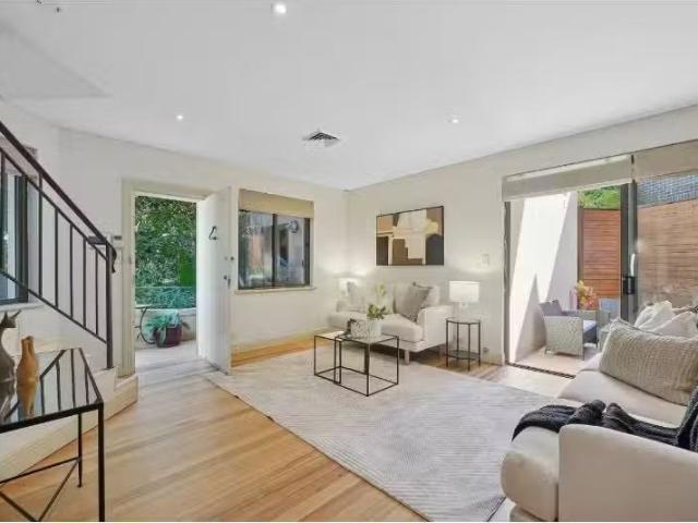 Cozy 3 BR 2/596 Old South Head Road, Rose Bay Townhouse for re.
